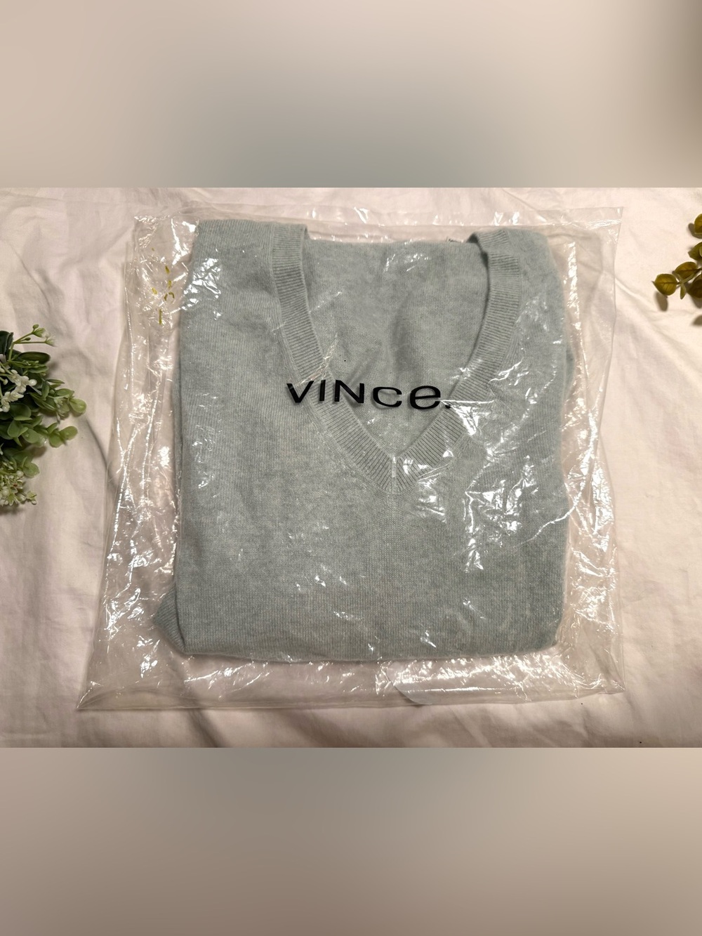 NWT Vince 100% Cashmere V-Neck Pullover Sweater in Mint Glass Pale Blue Sz S